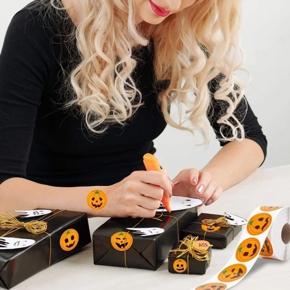 Halloween Pumpkin Face Stickers 1.5 Inch Jack-O-Lantern‎ Roll Kids Party Favors